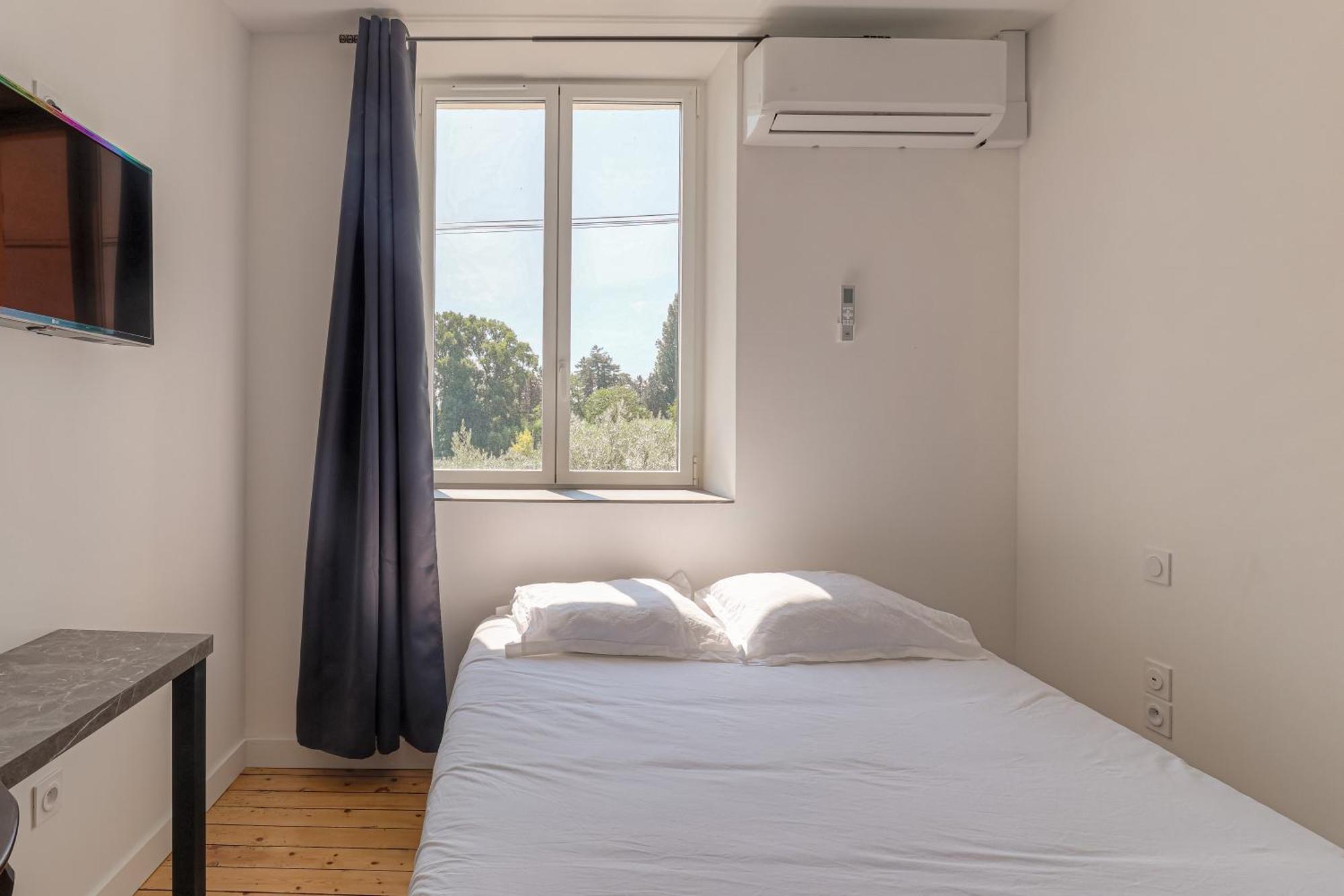 Le Berlin - Les Appartements De L'Olivier Loyettes Luaran gambar