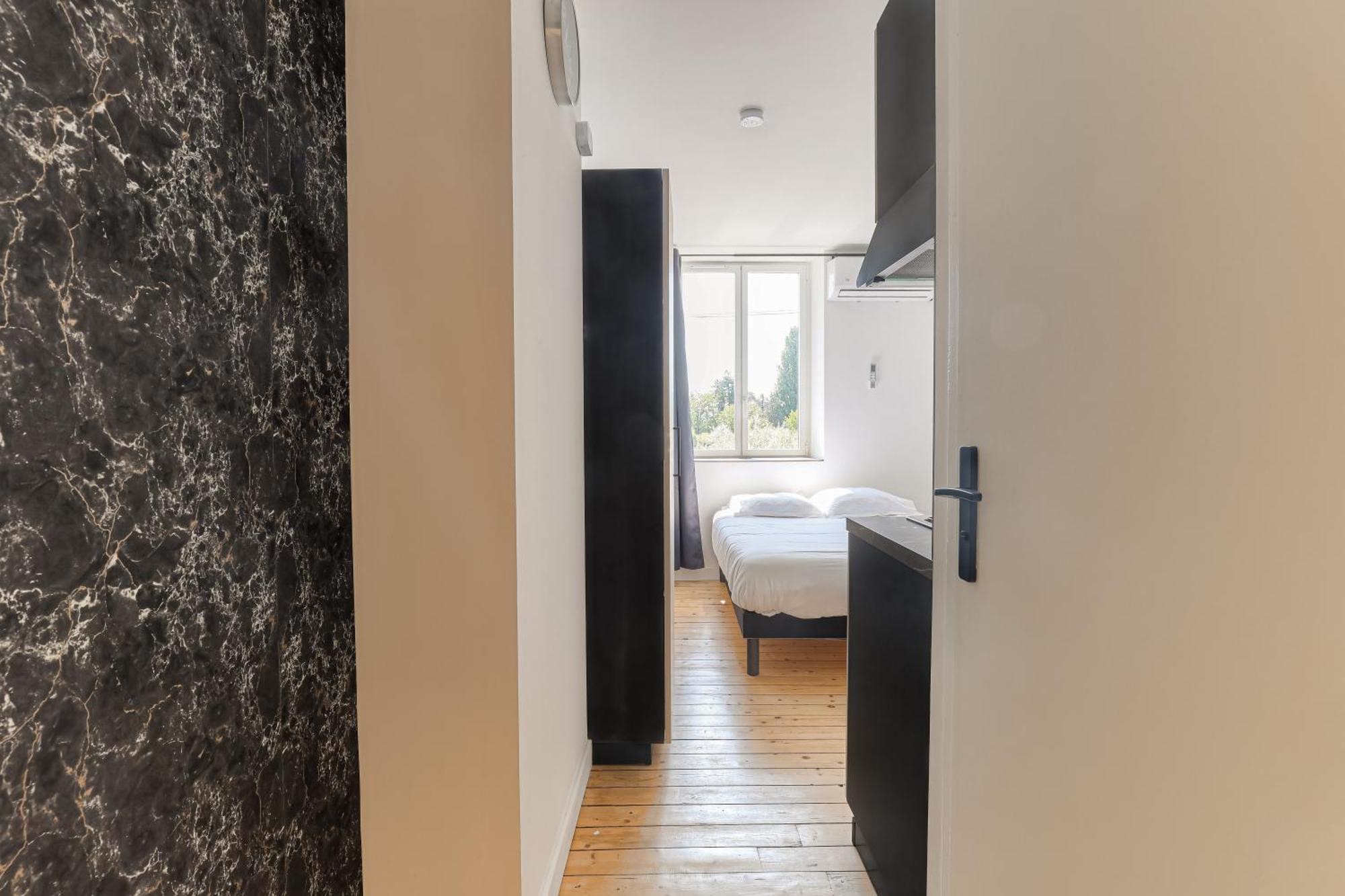 Le Berlin - Les Appartements De L'Olivier Loyettes Luaran gambar